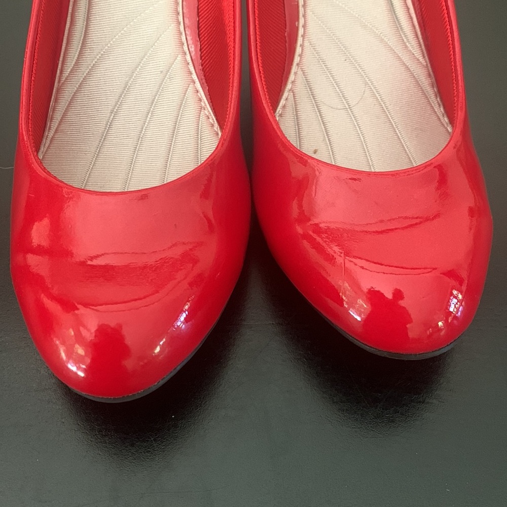 EASY STREET Red Patent Passion Pumps Brand New Size 8 Super Flex Barbiecore - Picture 2 of 9